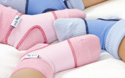 Sock Ons – czyli jak utrzymać skarpetki niemowlaka na jego stopach