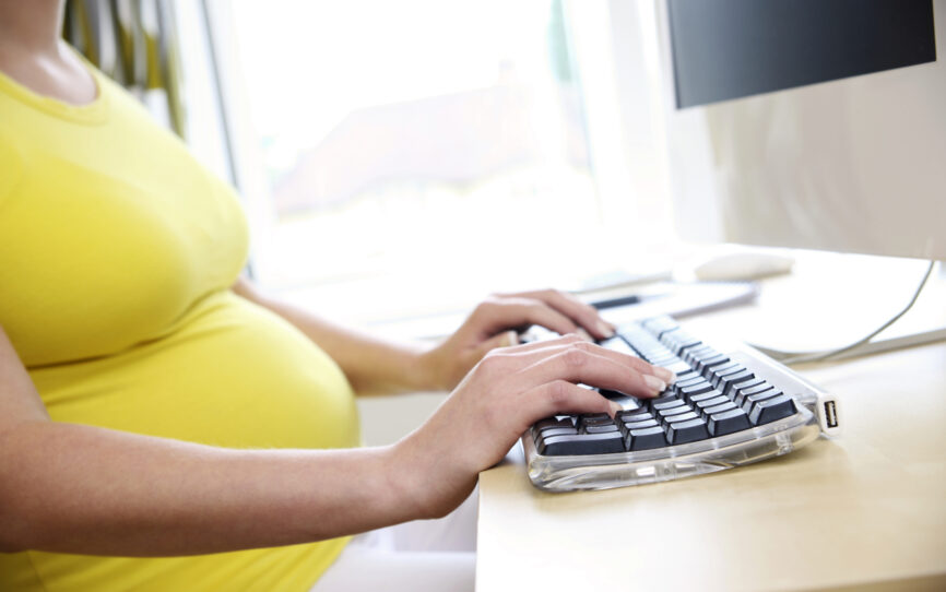 Jak długo pracować w ciąży – poradnik dla pracoholiczek