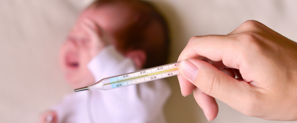Fever, measuring temperature to a baby