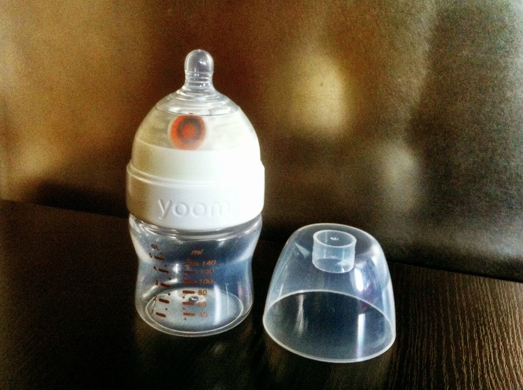 Butelka Yoomi z zamontowanym podgrzewaczem