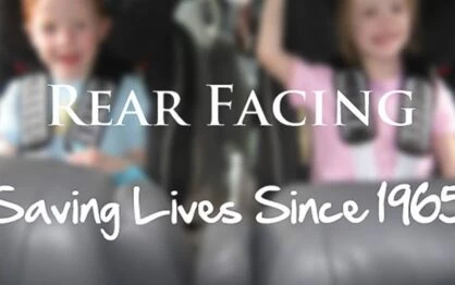 Dlaczego Twój kilkulatek powinien jeździć tyłem do kierunku jazdy?